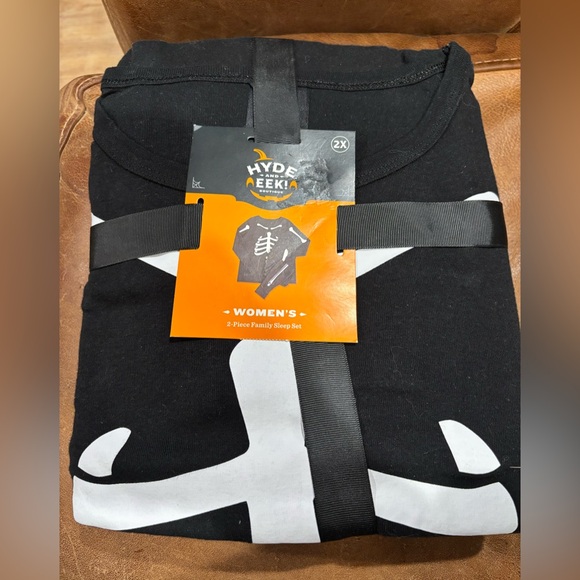 NWT Hyde and Eeek Women’s 2-Piece Family Sleep Set, 2X. - Picture 3 of 4